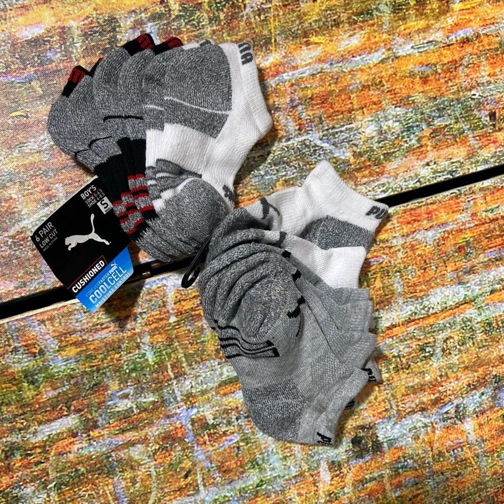 Boys small puma low cut socks